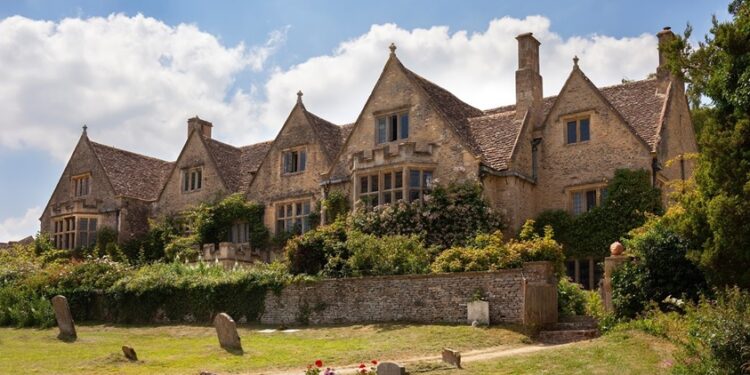 Top- 4 Stays in the Cotswold’s That Exude Heritage Charm